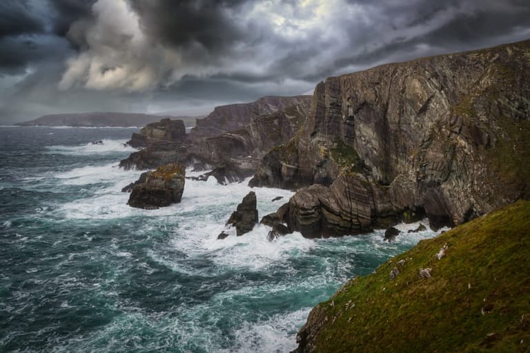 Batten down the hatches: Storm Barra hits tomorrow and brings a red weather warning with it! Batten down the hatches: Storm Barra hits tomorrow and brings a red weather warning with it!