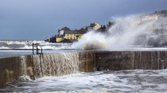 Met Éireann issues nationwide weather warning with gusts of up to 110km/h until tonight