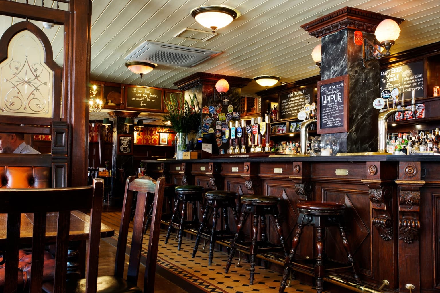 Website allows you to recreate the atmosphere of a busy pub in your home