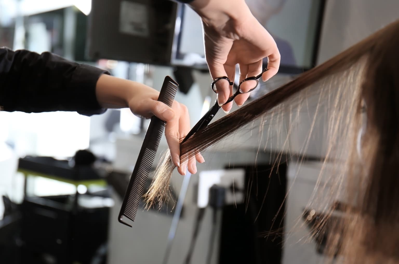 Hairdresser: “The number of black market haircuts should lead to quicker reopening”