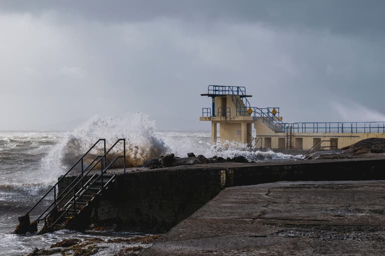 Get ready for Storm Arwen as Met Éireann issues several counties with wind warnings Get ready for Storm Arwen as Met Éireann issues several counties with wind warnings