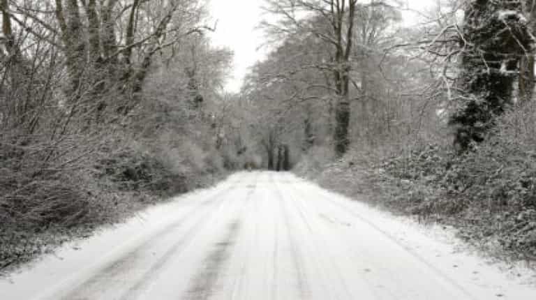 AA Roadwatch warn of particularly icy roads in six counties following very cold night AA Roadwatch warn of particularly icy roads in six counties following very cold night