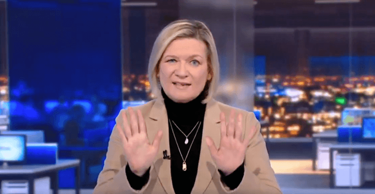 Eileen Dunne and David McCullagh apologise live on air for attendance at an RTÉ function Eileen Dunne and David McCullagh apologise live on air for attendance at an RTÉ function