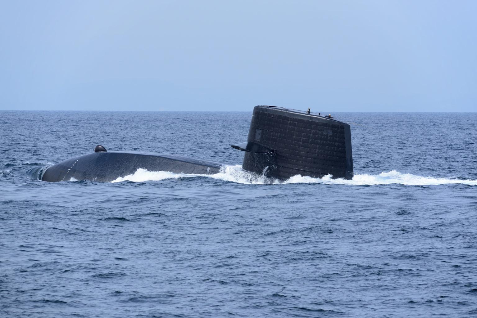 Cavan man spots unidentified submarine off the coast of Donegal