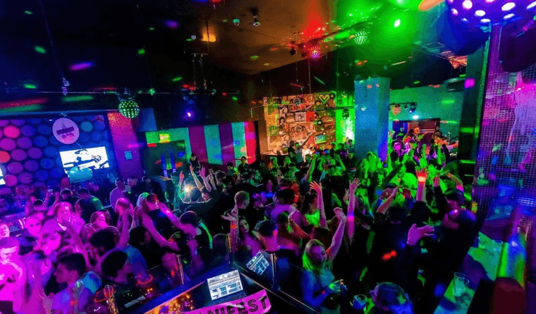 UK club provokes outrage after hiring dwarf to dress as ‘leprechaun’ for St Patrick’s Day UK club provokes outrage after hiring dwarf to dress as ‘leprechaun’ for St Patrick’s Day