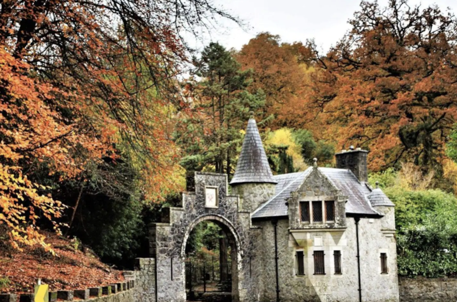 A Gatelodge Airbnb To Fairyland Looks Wonderful