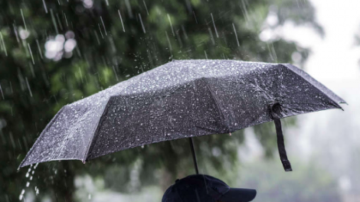 Met Éireann issue heavy rain warning to eleven counties