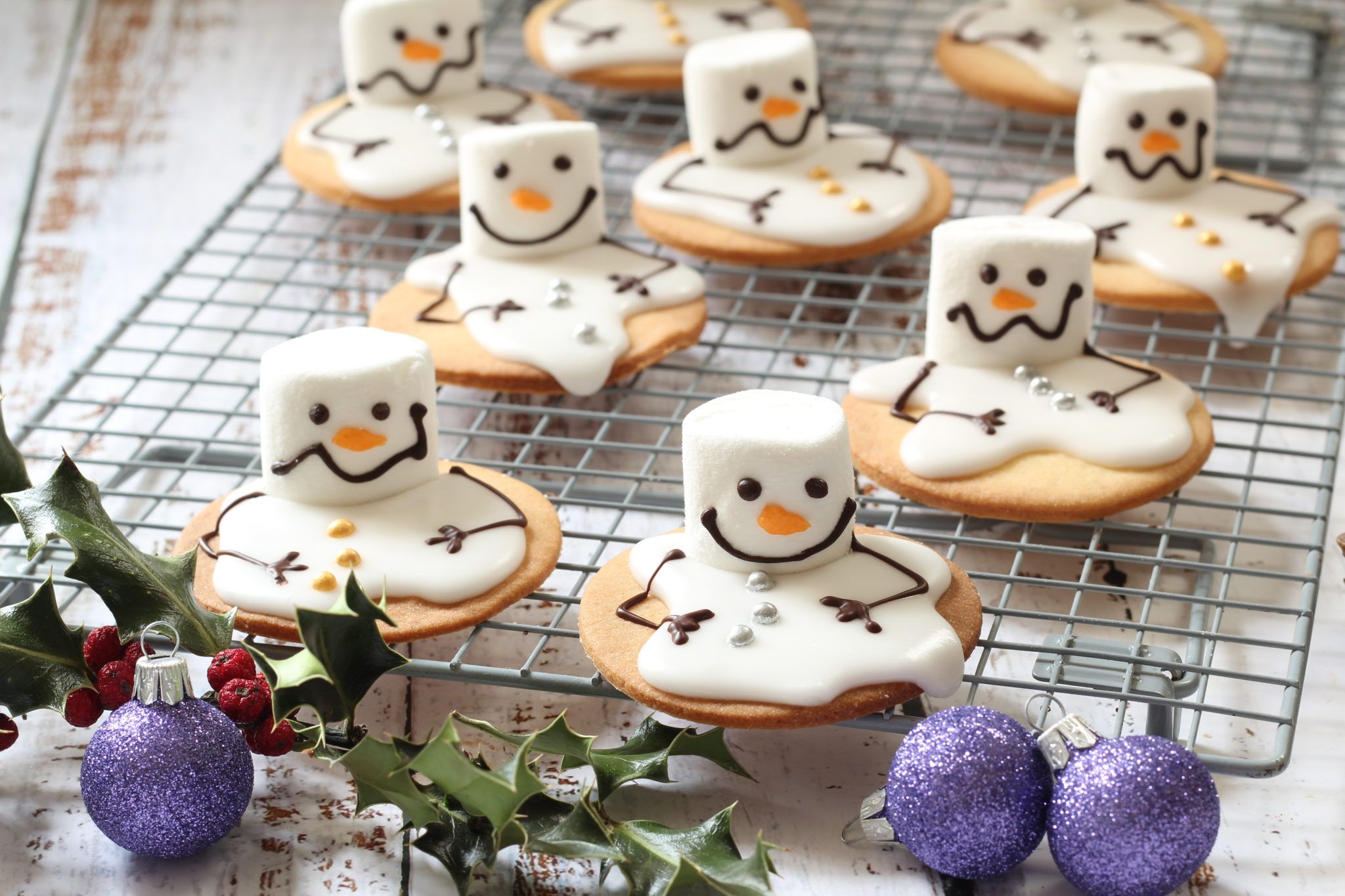 These melted snowmen biscuits are seriously cute: Here's how to make them