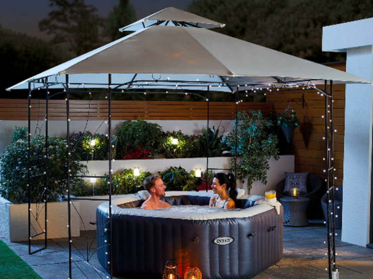 Aldi is bringing back their hot tubs just in time for summer