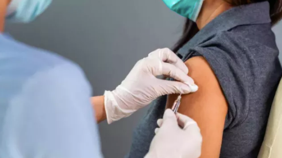 Pharmacies given the green light to vaccinate 18-34 year olds from next week