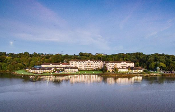Spending the night with the Ferrycarrig Hotel