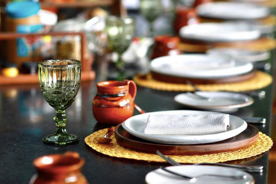 Set the perfect Christmas table this year, using these tips from a tablescaping pro