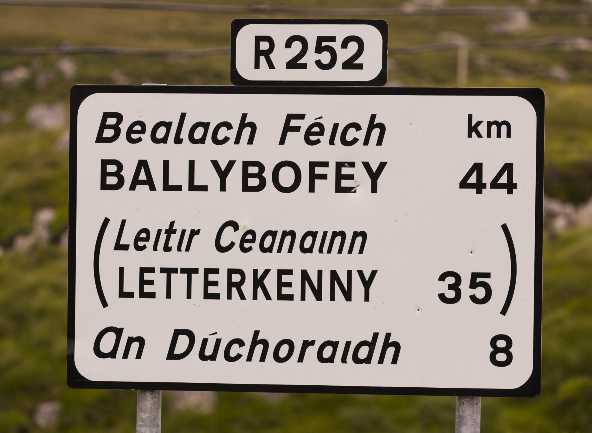 Donegal Councillor applauds graffiti over English place names