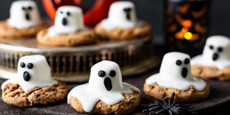 RECIPE: Marshmallow ghost cookies for spooky season